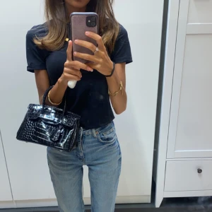 Väska  - Väska som är i super bra skick, så så söt ❤️i nytt skick 