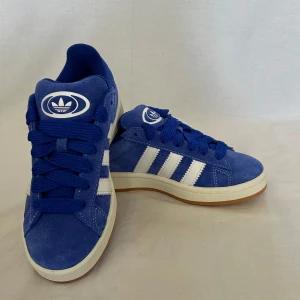 Adidas Campus’00 Lucid Blue - Helt nya, allt OG medföljer! Storlek 36  Vid frågor är det bara att ställa dom , besvarar gärna funderingar och dylikt!