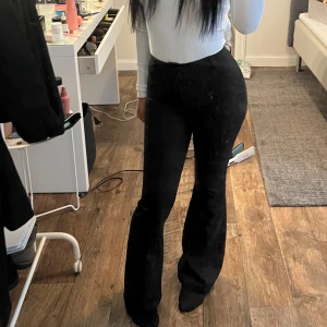 Kostymbyxor  - Jätte fina kostymer från hm mina favoriter men dom sitter för tajt 