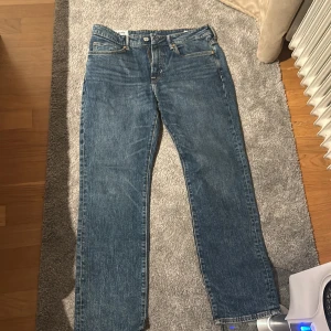 Jeans - Köpt på HM, W33 L32, knappt använda, regular fit