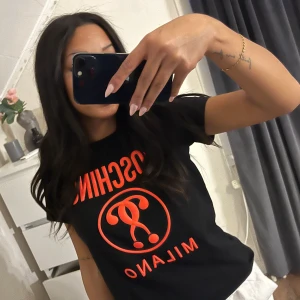 Moschino  - Moschino tröja i nyskick 