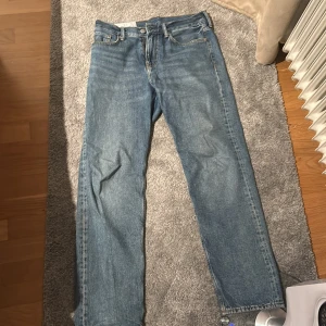 Jeans - Köpt från HM, W31 L32, knappt använda, Relaxed fit