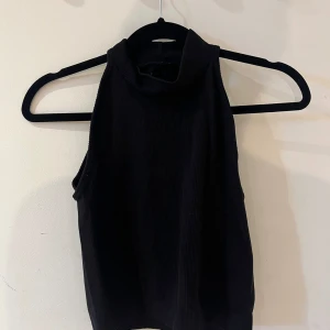 Svart topp - Svart topp från Pieces. Aldrig använd 