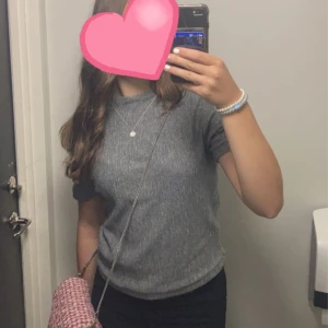 Grå tröja från Zara - Så så fin tröja från Zara. Perfekt till alla årstider!