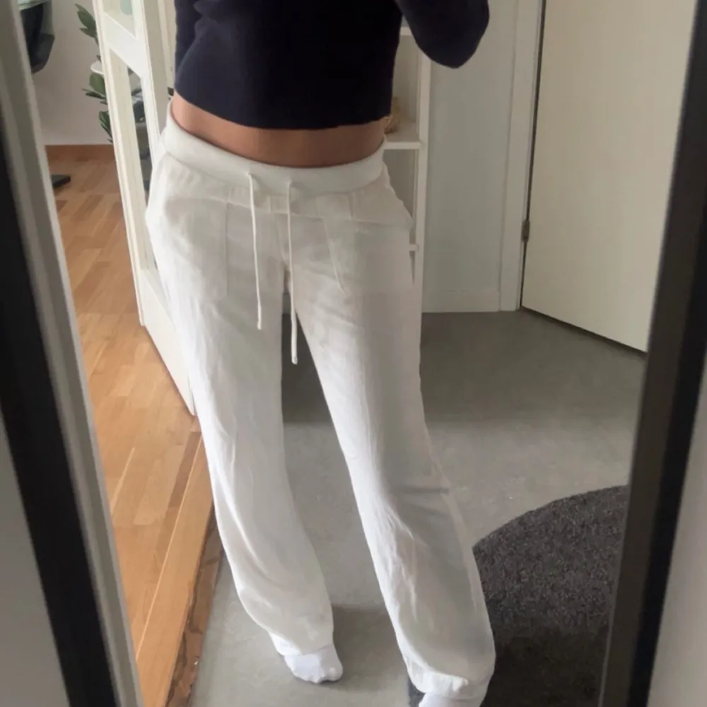 Linnebyxor från Nelly med dubbeltyg, så dem är inte genomskinliga! Endast använda en gång 🩷. Jeans & Byxor.