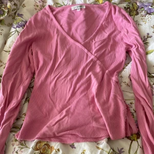 Rosa top - Supersöt rosa top i storlek L, men passar även storlek M fint. Har ganska tjockt material, och är superbekväm