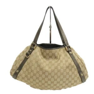 Vintage Gucci väska - Vintage Gucci-väska! Med en klassisk och tidlös design passar den till alla tillfällen. Den beige färgen gör den lätt att kombinera med vilken outfit som helst. Perfekt passform för dina dagliga nödvändigheter. 