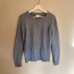 Blå stickad tröja, stl S  - Stickad tröja från Vila i fint skick!  