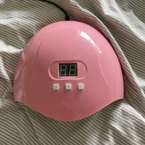 Uvlampa - Funkar superbra till vanligt nagellack 