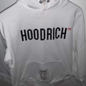 Säljer denna riktigt fina tröja från hoodrich i 8/10 skick || storlek M o är true to size || pris går att diskuteras vid snabb affär || frågor?