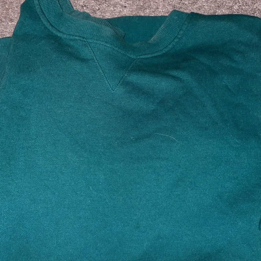Mörk grön sweatshirt från Zara. Storlek S. . Tröjor & Koftor.