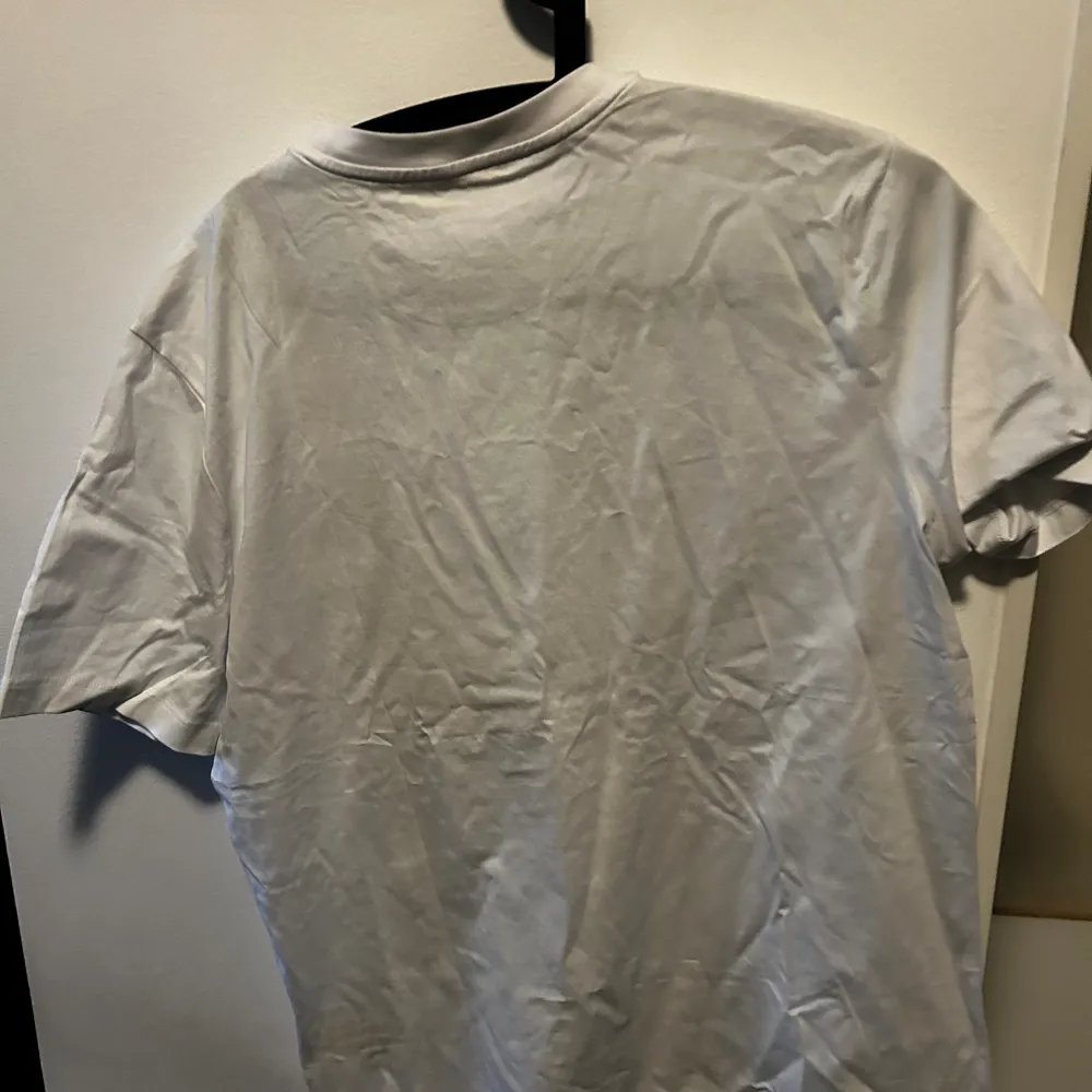 Hjälper en vän sälja denna! Obs!!! Denna är f4k3!!!  Moncler t shirt storlek L aldrig använd. T-shirts.