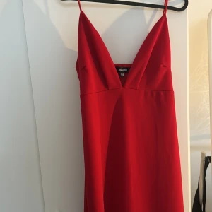 Balklänning  - Använd vid ett tillfälle så nyskick, 42 men passar 40. 💕