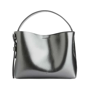 Arket väska - Axelremsväska i läder, nyskick utan skavanker.  Mått: 23 cm x 19 cm x 10,5 cm Nypris: 1990 kr Skickar egna bilder vid intresse