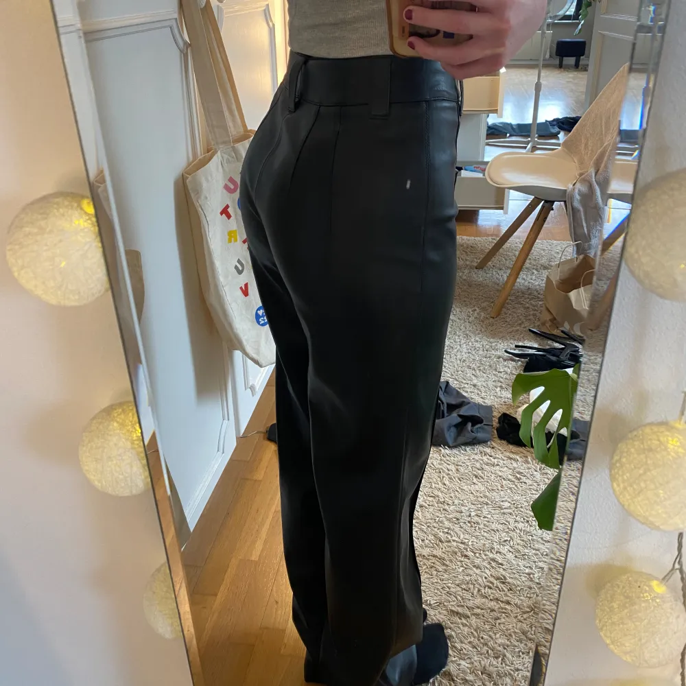 Skinnbyxor från Zara som aldrig kommit till användning!. Jeans & Byxor.