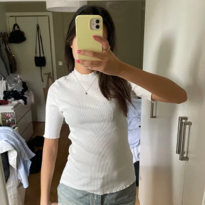 Stickad topp - Stickad Trekvartsärmad topp!!