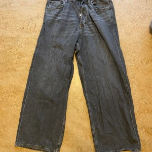 Astro Loose Baggy Jeans W33 L32 - Bra skick, aldrig använda då de var för små. Gråa