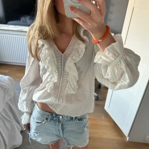 Blus - Så fin vit blus!🥰🩷