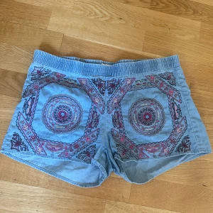 Superfina shorts, Odd Molly  - Superfina shorts från Odd Molly. Lite noppriga i grenen men det är inget som syns när man har på sig dem. 