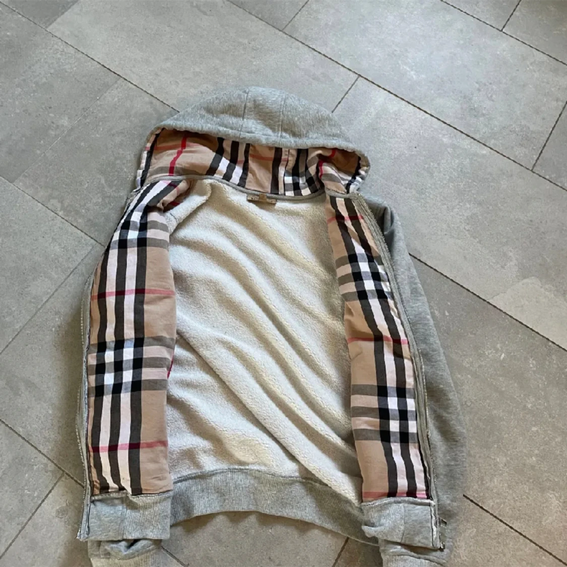 Burberry zipup - 90