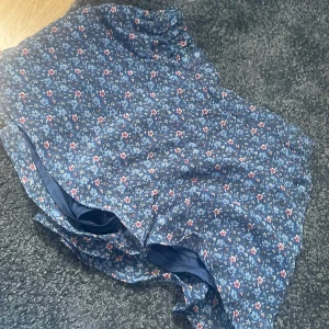Shorts/tjol storlek s - Sjön fin blommig