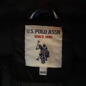 Polo väst  - Inte använd så mycket bra skick 