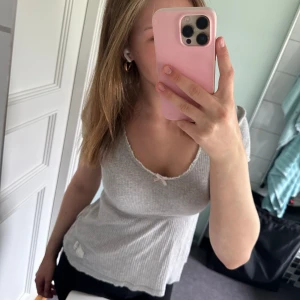 Odd molly t-shirt  - Jag säljer denna jätte fina o sköna odd molly t-shirten, super bra skickt men används inte längre💗