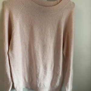 Stickadtröja vero moda - Använt i bra skick, säljer då den kommer inte till användning.