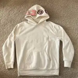 Säljer denna golf wang hoodie som är använd mindre än 10 ggr, storlek S men oversized o kan passa M