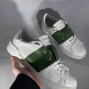 Valentino Open - Säljer dessa fräscha gröna Valentino opens  i storlek 42 | Skick får bedömas själv | Inget og följer med | 2999kr