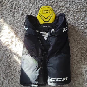Ccm tacks 9040 - Säljer mina gamla byxor för riktigt bra pris skriv vid intresse och mer bilder. Piset är inte hugget i sten.