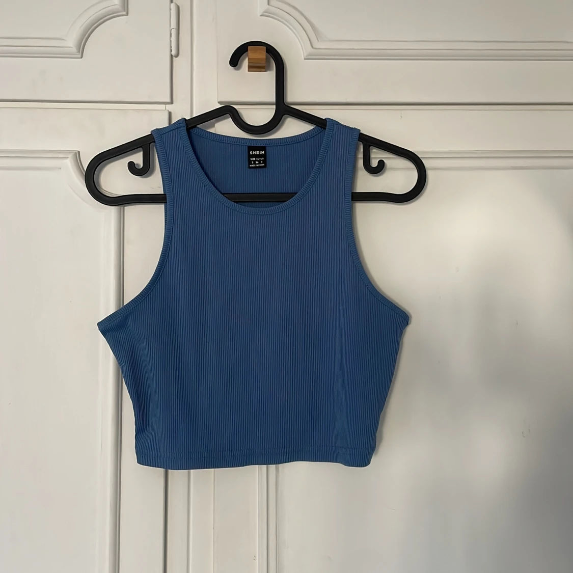 Blått croppat linne 