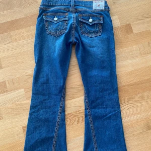 Lågmidjade true religion bootcut jeans - Jättesnygga trueys i storlek 29, modellen är Joey low rise flare❤️