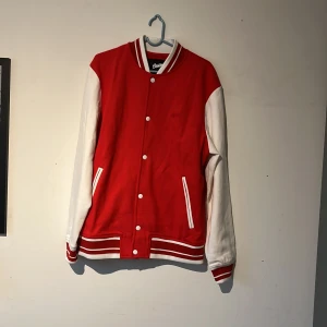 Jacka - Nästan helt oanvänd vårjacka från pull&bear❤️ 