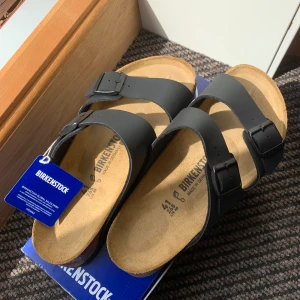 Birkenstock Arizona Svarta  - Ett par oanvända Birkenstock i 41