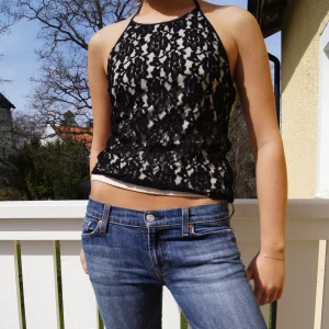Halter topp - Säljer den här superfina halter toppen, perfekt till sommaren! I väldigt bra skick och går inte att få tag på annanstans 
