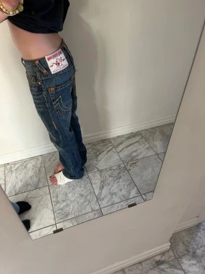 True religion ❤️😘 - För fina men tyvärr små för mig😭 blå med orange och ljusgul söm❤️