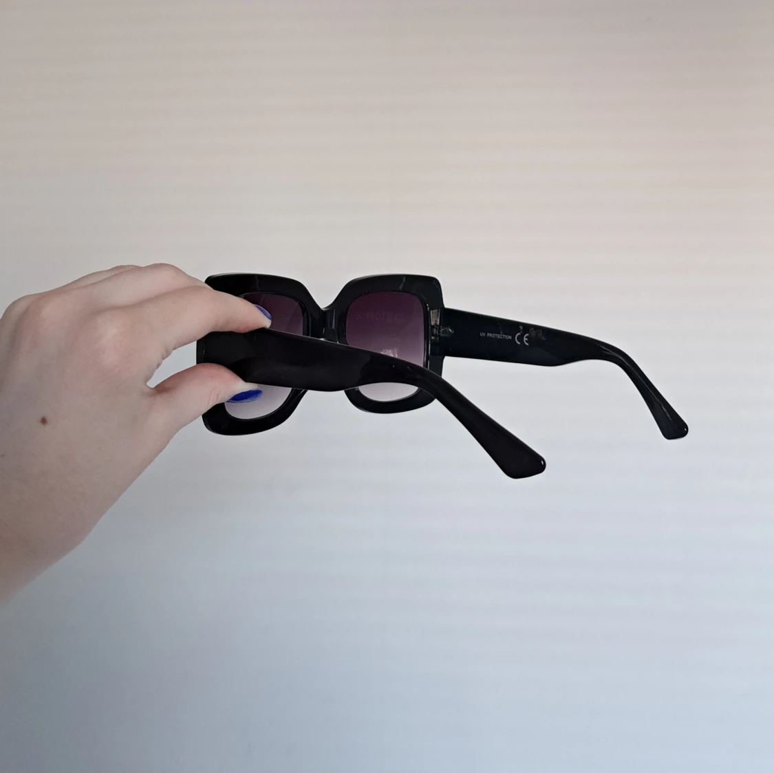 Svarta solglasögon  - 90