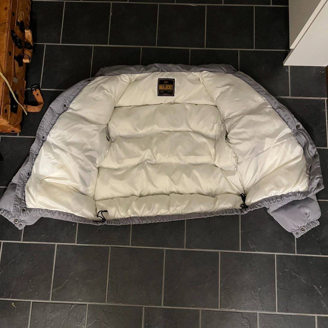 Corteiz bolo puffer (grå/silver) OBS: re*p - 92