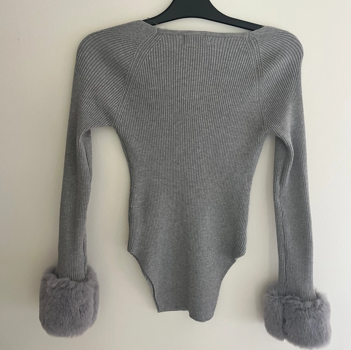 Fin långaad ribbad tröja med fluff - 90