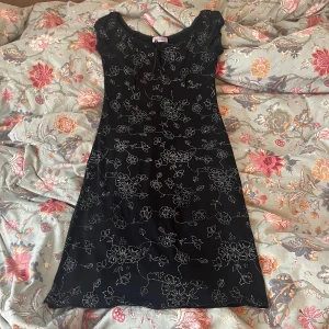 Babydoll klänning - Så fin klänning med fin ringning vid halsen!