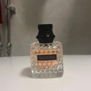 Nästan helt full Valentino parfym born i Roma- coral fanatasy (30ml)  