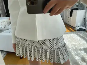 Jättefin kjol från zara som tyvärr inte kommer till användning längre💕 (första bilden lånad)