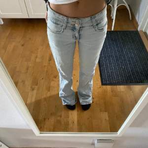 Fina jeans köpta här på Plick, passade tycärr inte 💓 lånade bilder 