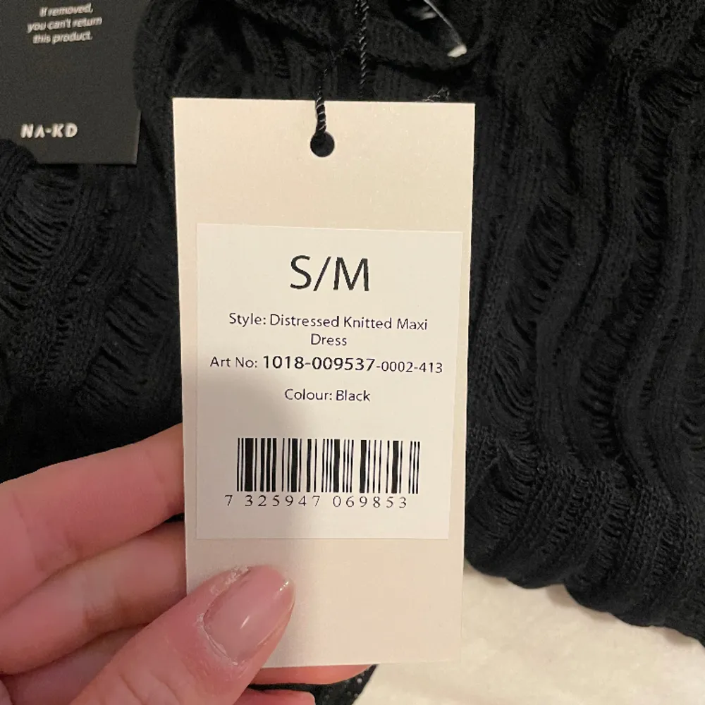 Säljer denna snygga strandklänning från NA-KD som aldrig använts 💖 Storlek S/M & köpt för 549 kr! Pris kan absolut diskuteras & köparen står för frakten 🫶🏼. Klänningar.
