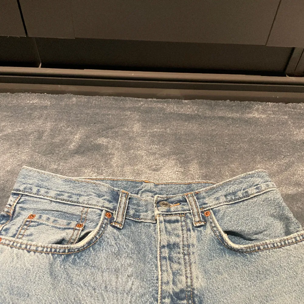 Ljusblå zara jeans, Baggy, herr.  Storlek: EU 38 Tryck på ”Köp Nu” för att köpa. . Jeans & Byxor.