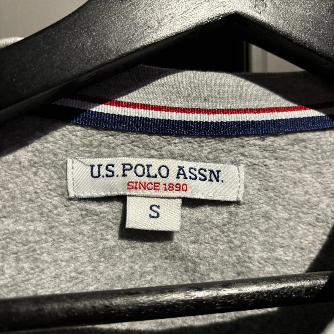 Grå polo us assn. - 90