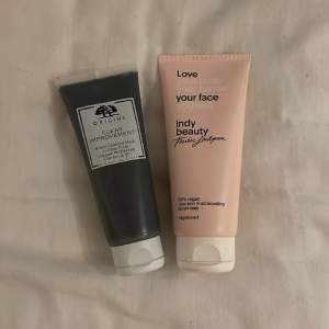 Säljer dessa två lermasker ifrån origins och indy beuty, endast testade och säljer för att de inte kommer till andvändning, en för 40 kr och två för 65kr💓💓