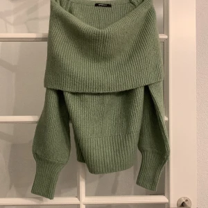 Stickad tröja  - Stickad tröja, nyskick, aldrig använd. 