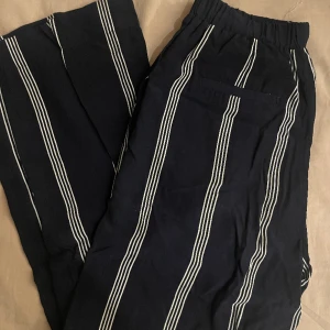 Byxor - Tunna byxor, perfekt för sommarkvällar. 